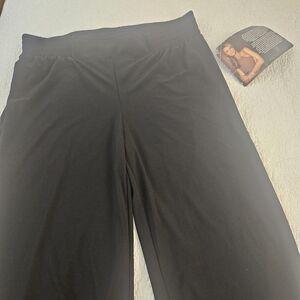 IMAN Classic Black Pants Sz. M Short NWT